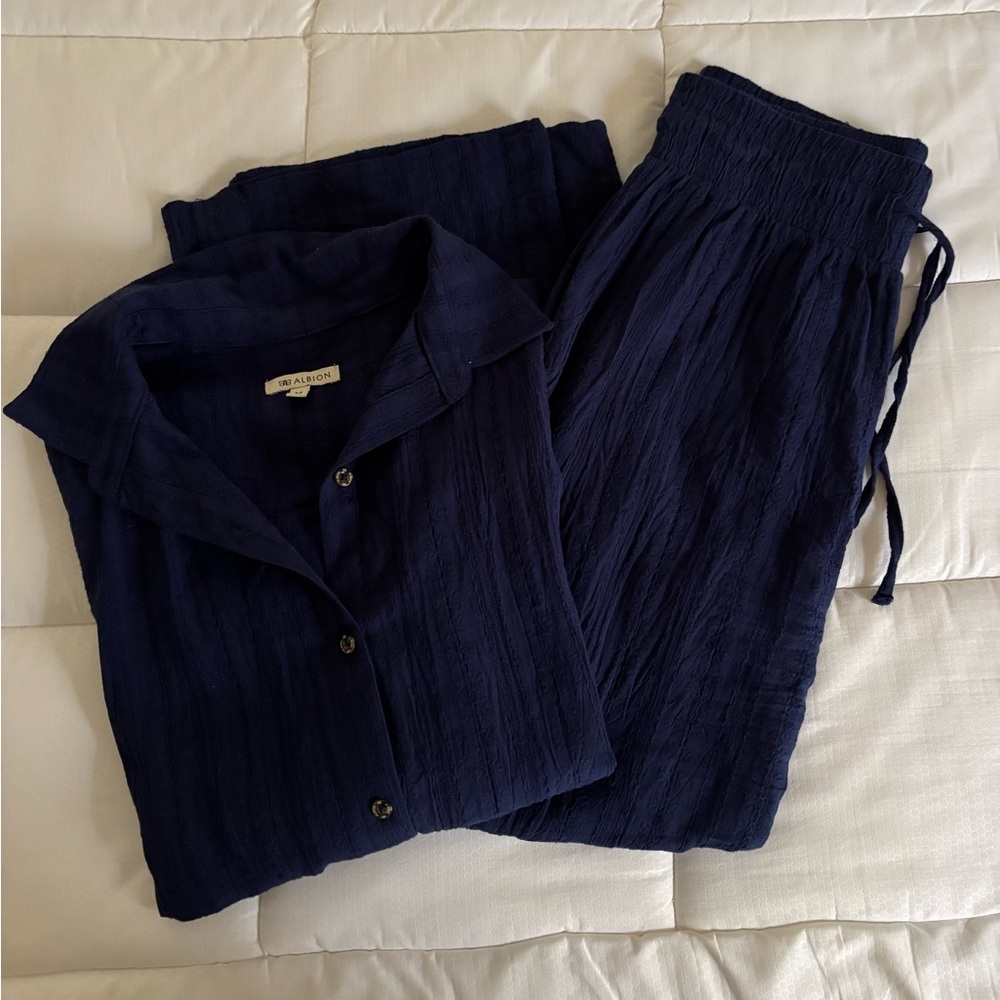 Navy Albion Linen Set